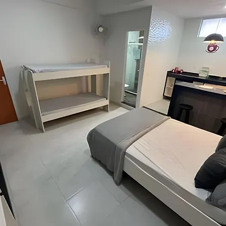 Suíte 201 com ar condicionado, frigobar, tv, banheiro privativo-3