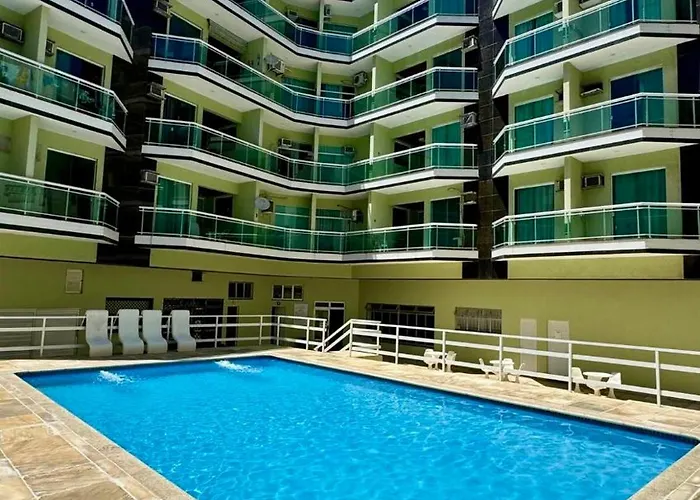 Apto 2 quartos com AR Cond, prédio frente p/ praia